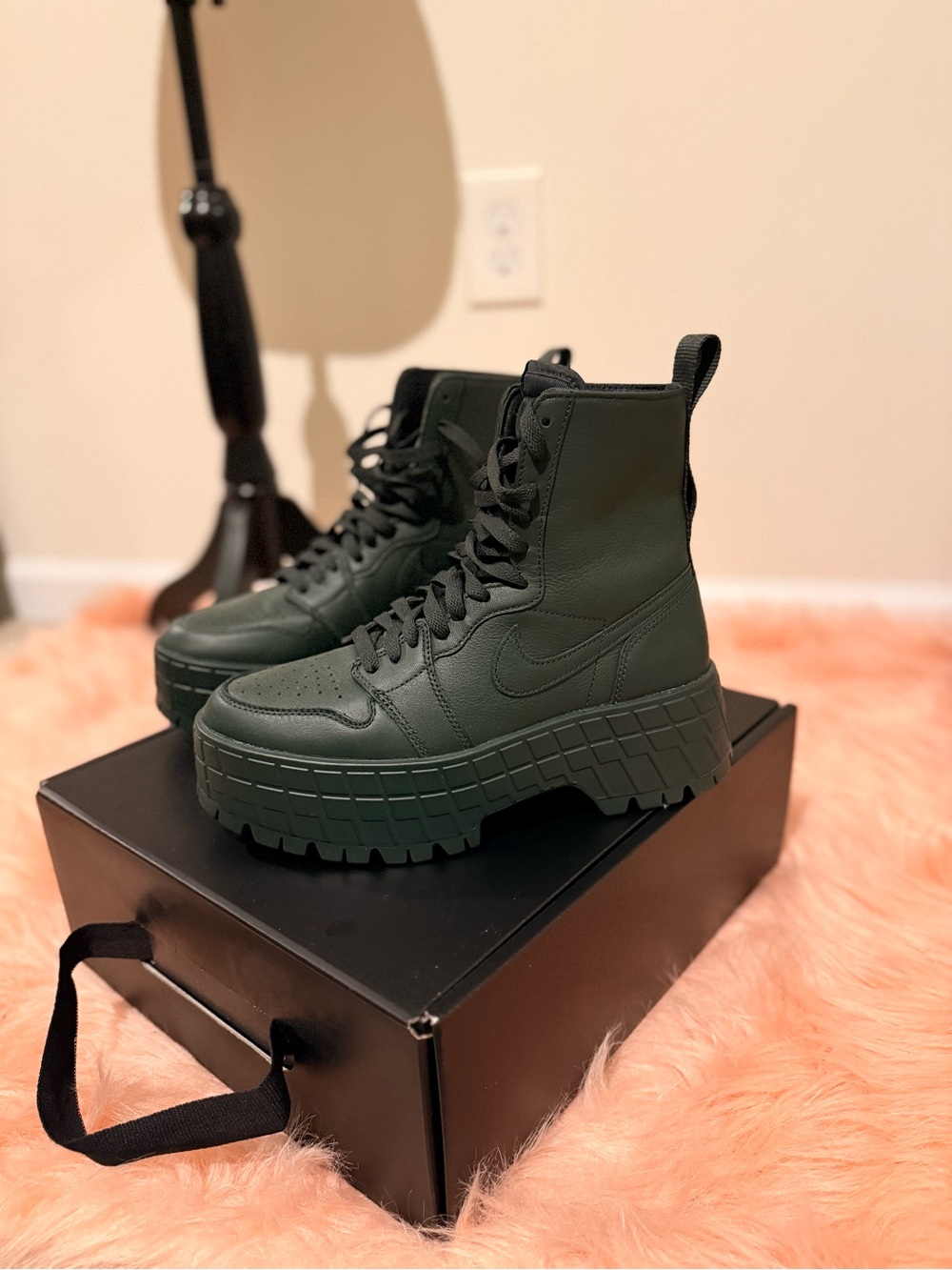 Nike Air Jordan 1 High Brooklyn boots in a dark spruce green colorway - Picture 4 of 10
